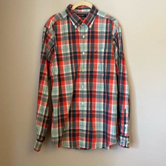 💜Nautica Plaid Button up shirt Men’s size medium - Picture 1 of 8